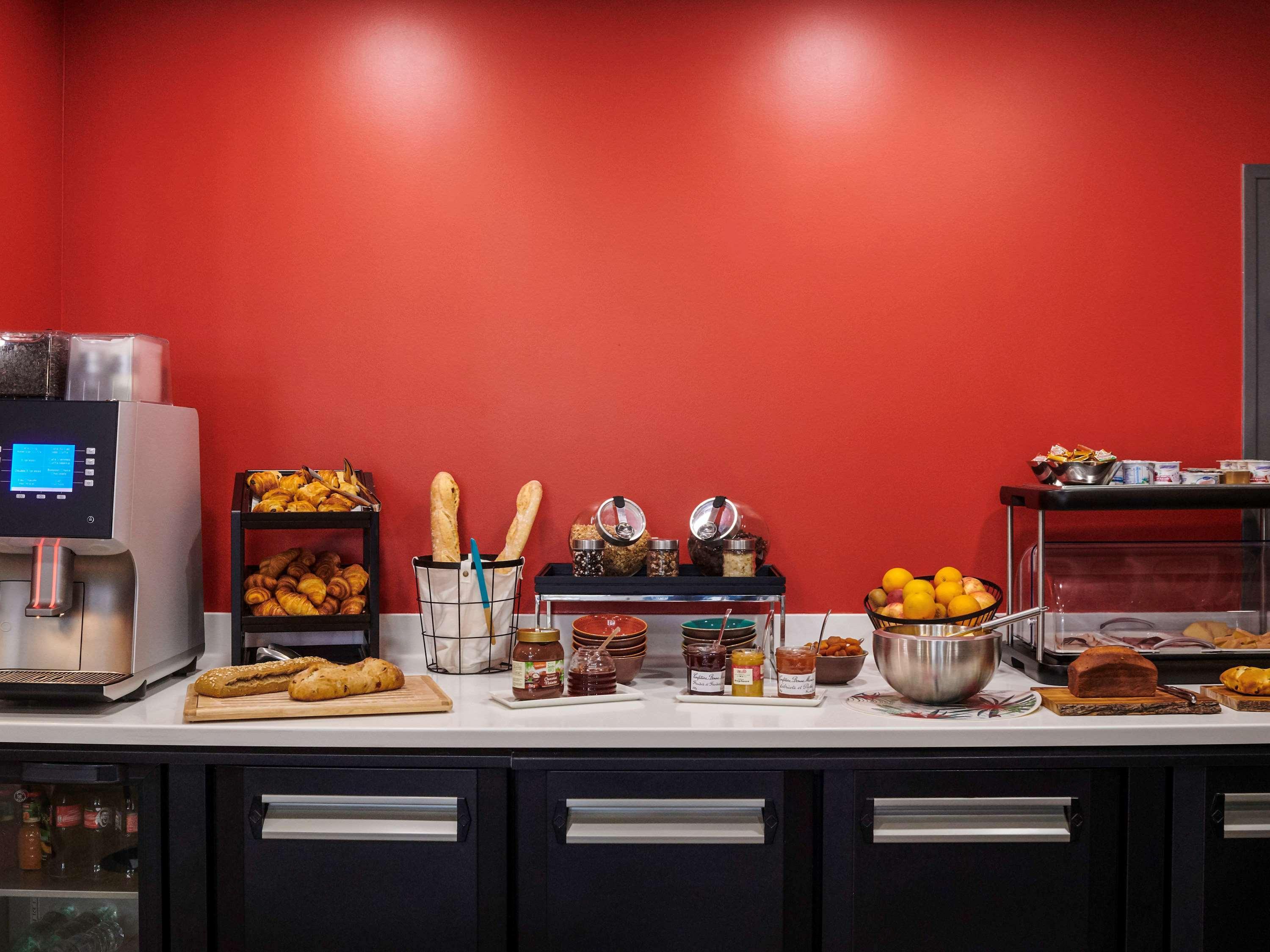 Ibis Styles Nantes Centre Place Graslin Buitenkant foto
