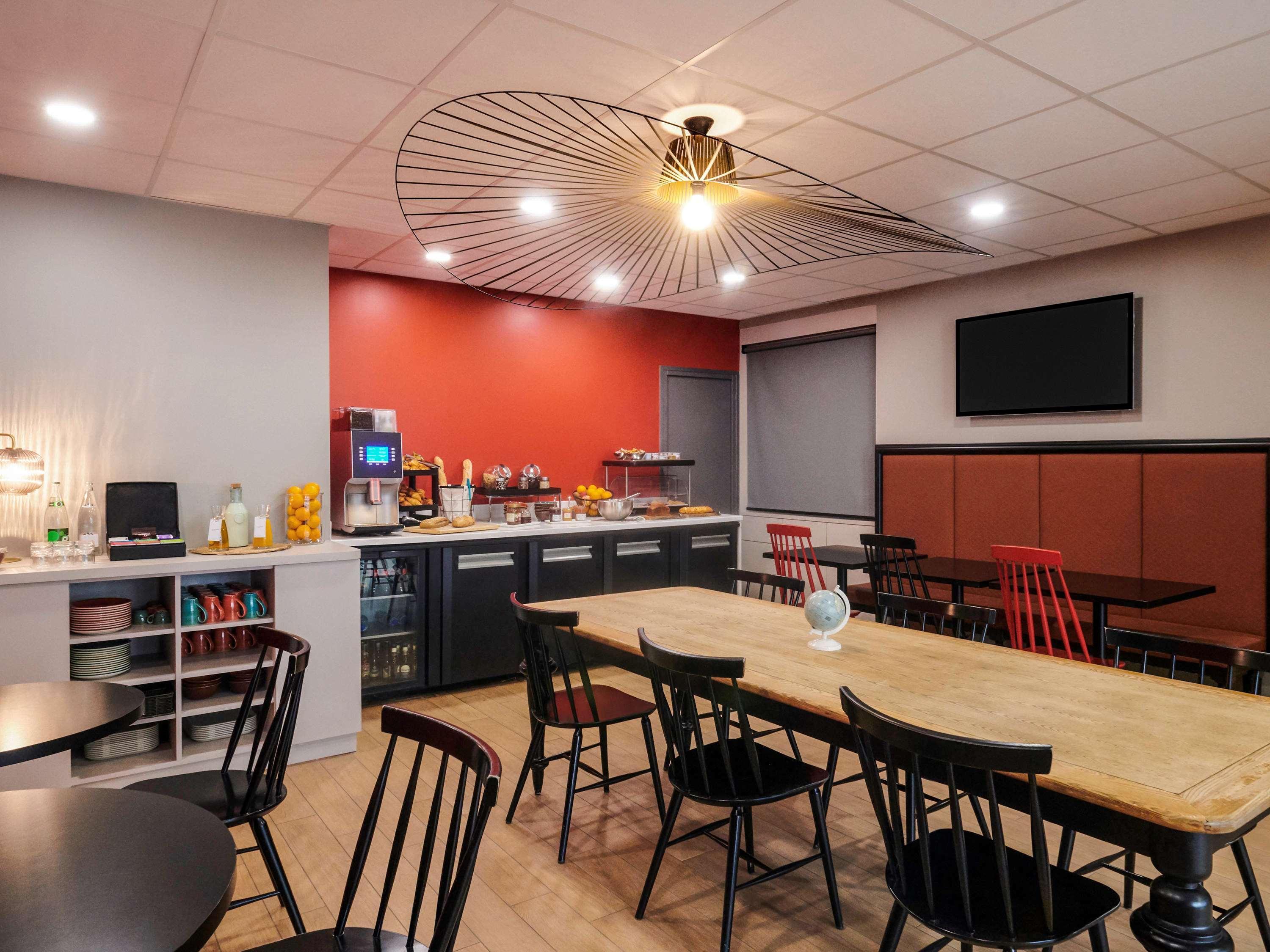 Ibis Styles Nantes Centre Place Graslin Buitenkant foto